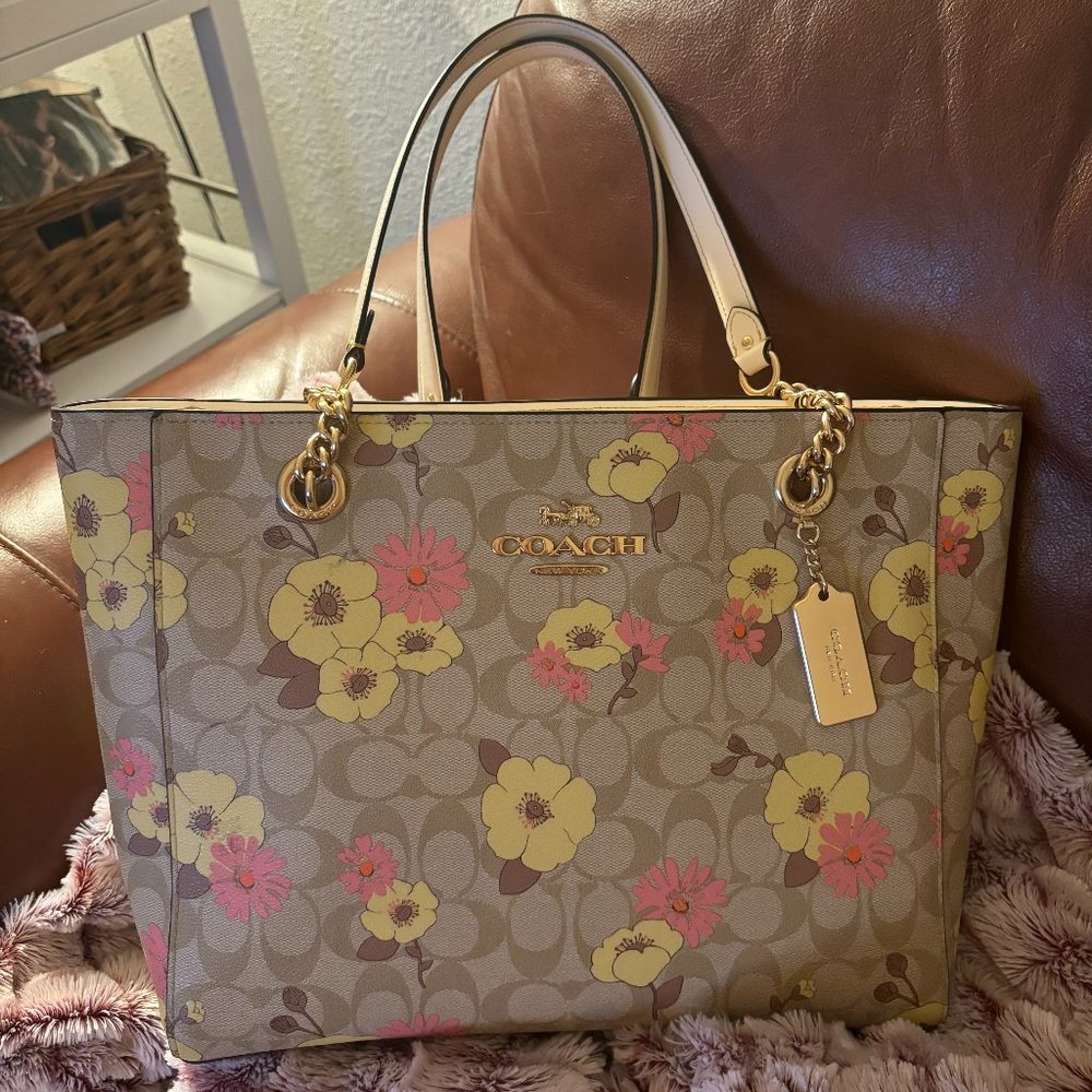Coach Purse: Cammie Chain Tote Canvas Floral